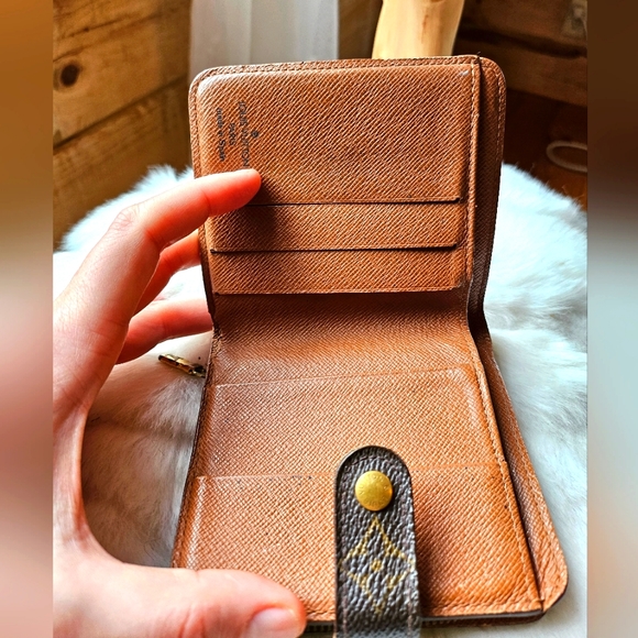 Authentic Louis Vuitton Monogram Canvas Wallet - Picture 8 of 11